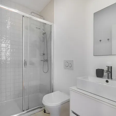 Whome Living Stylish & Cozy Apartment